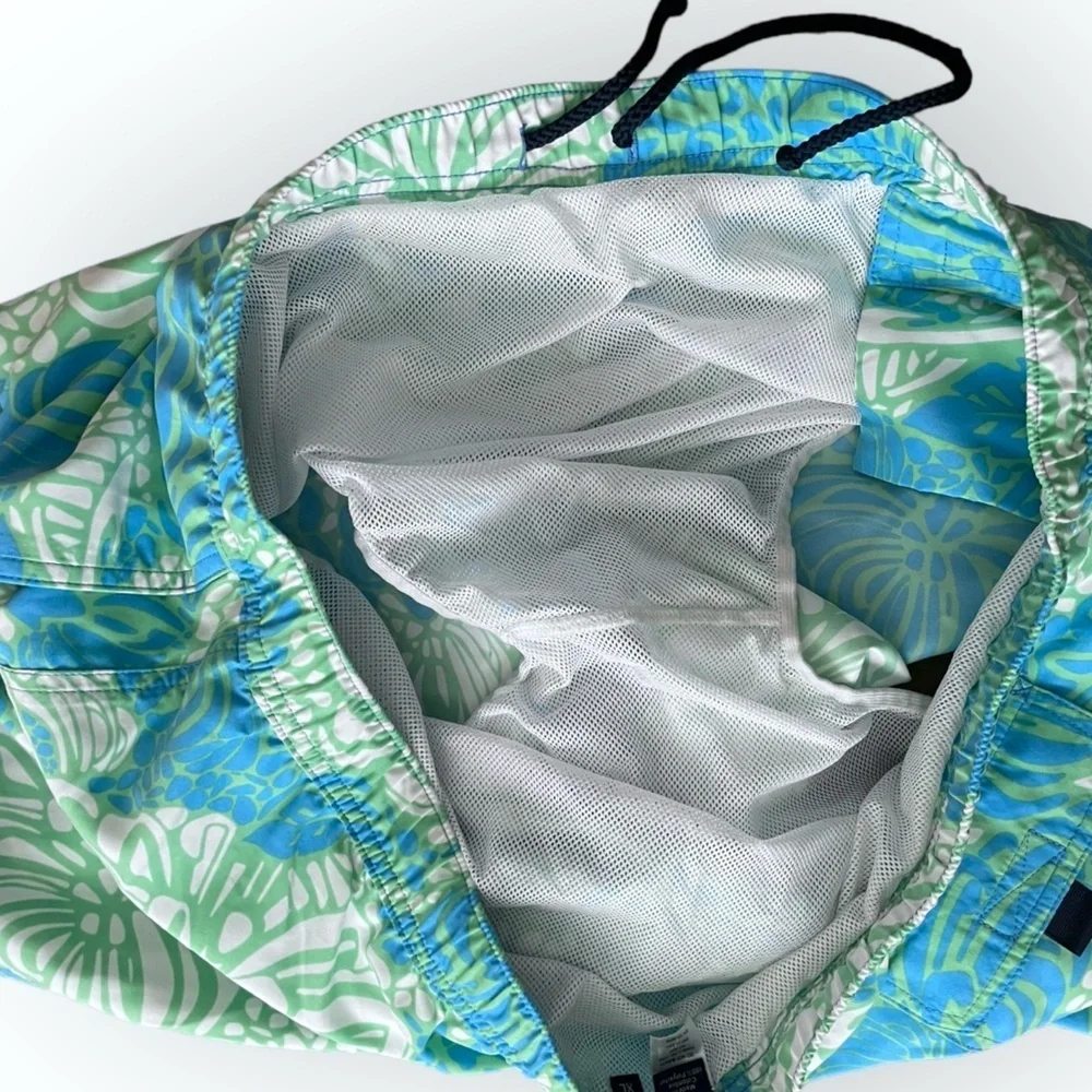 Vineyard Vines men’s tropical swim board shorts size XL summer beach pool resort